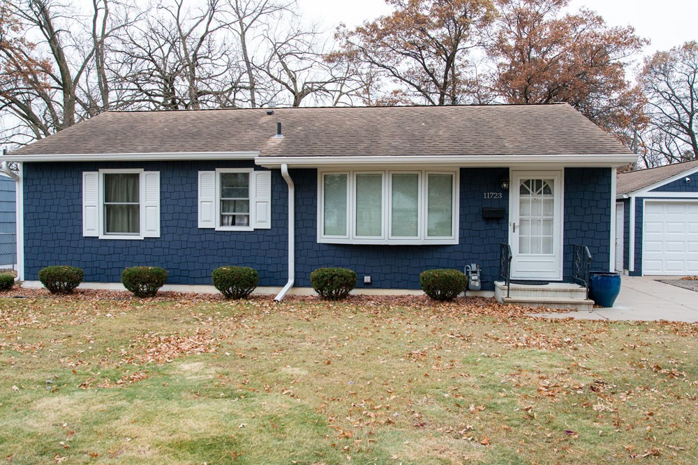 James Hardie Deep Ocean Siding Color & Design Ideas