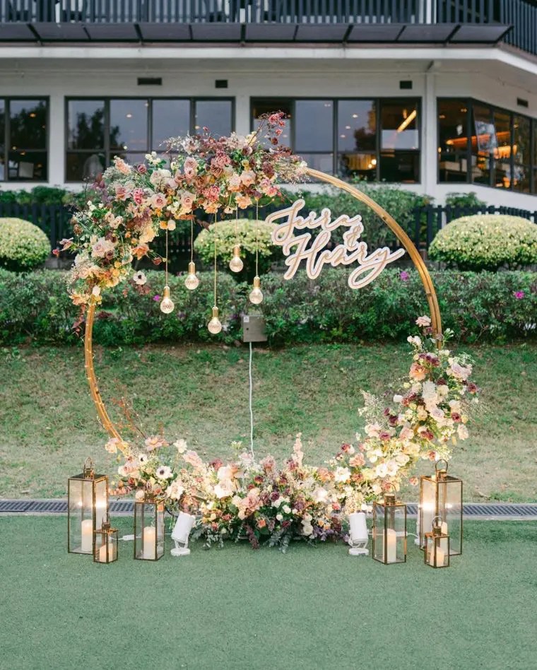 Truly stunning and visually gorgeous, our wedding backdrop set gabriella sets the stage for an elegant ceremony, as an upscale bridal table and photo backdrop or as a luxurious accent piece to glamorize a large wall! 20 Wonderful Wedding Backdrop Ideas Craftsy Hacks