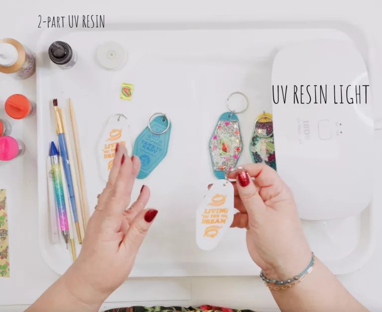 How to make uv resin keychains w/ GLITTER! Crafty Chica