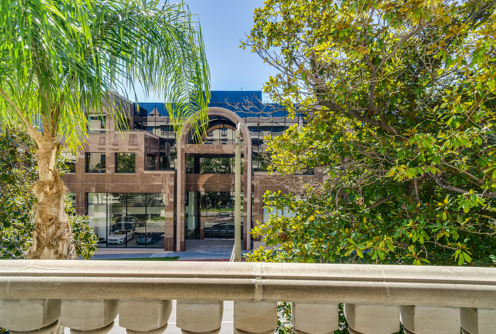 425 N Maple Drive 302