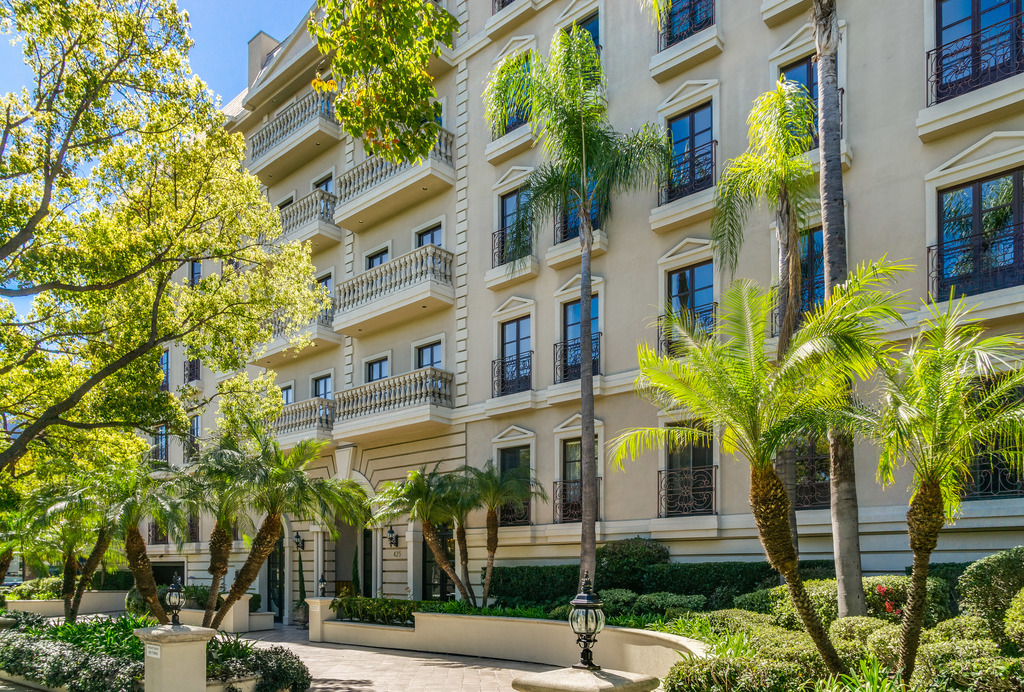 425 N Maple Drive 302