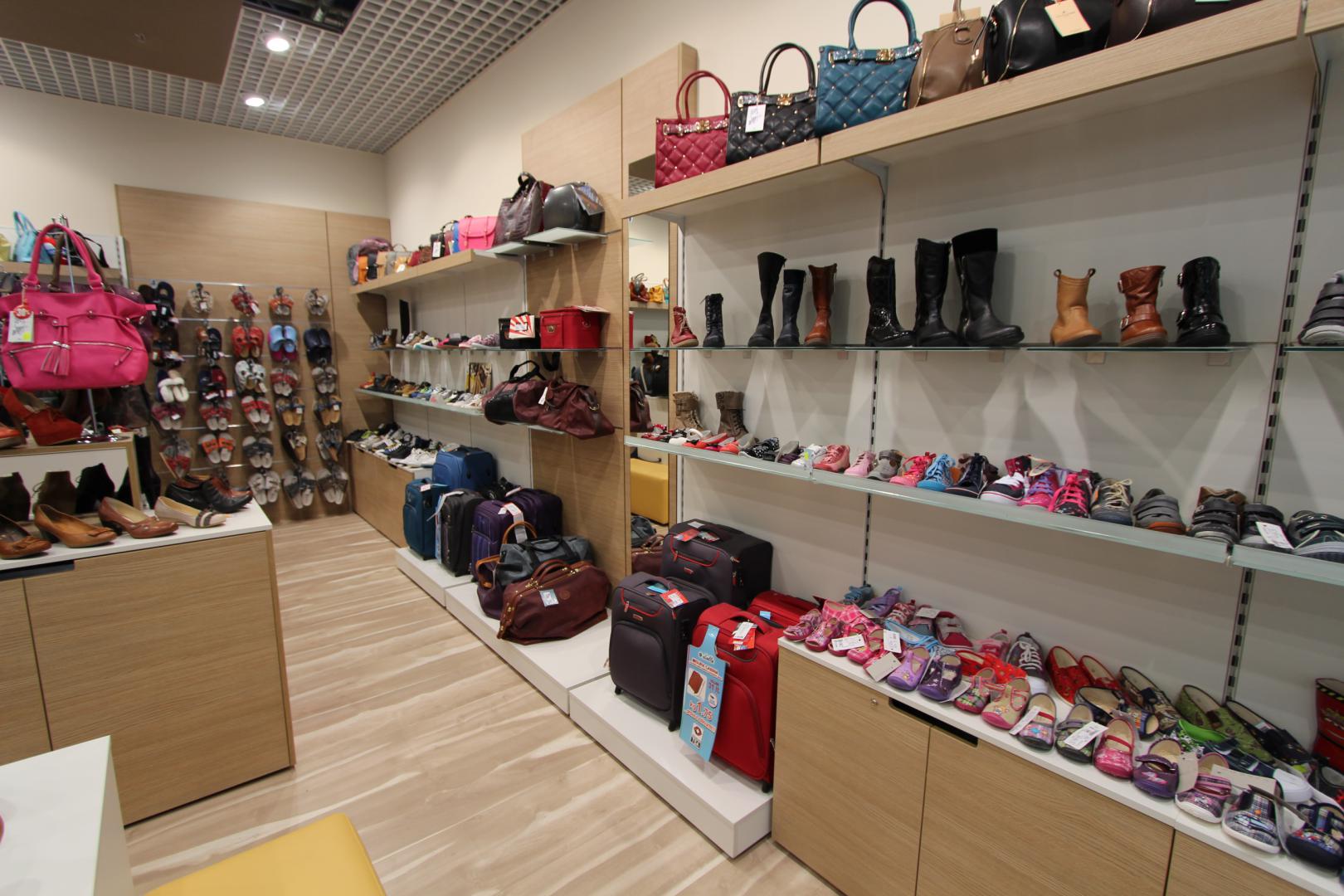 Mobiliario para zapaterias y tiendas de calzado Equipamiento comercial