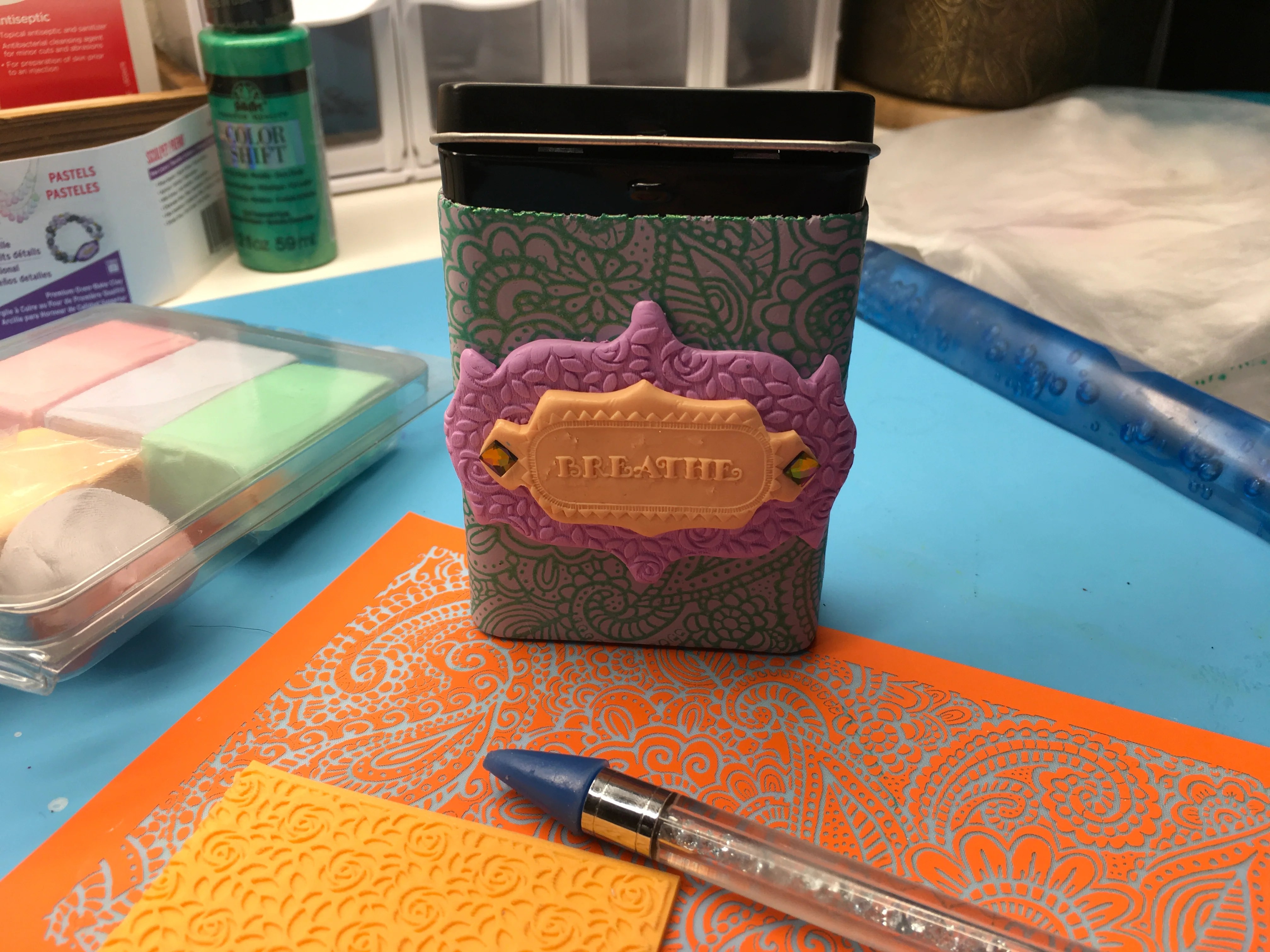 How to cover a tin with stamped, silkscreened, textured polymer clay t