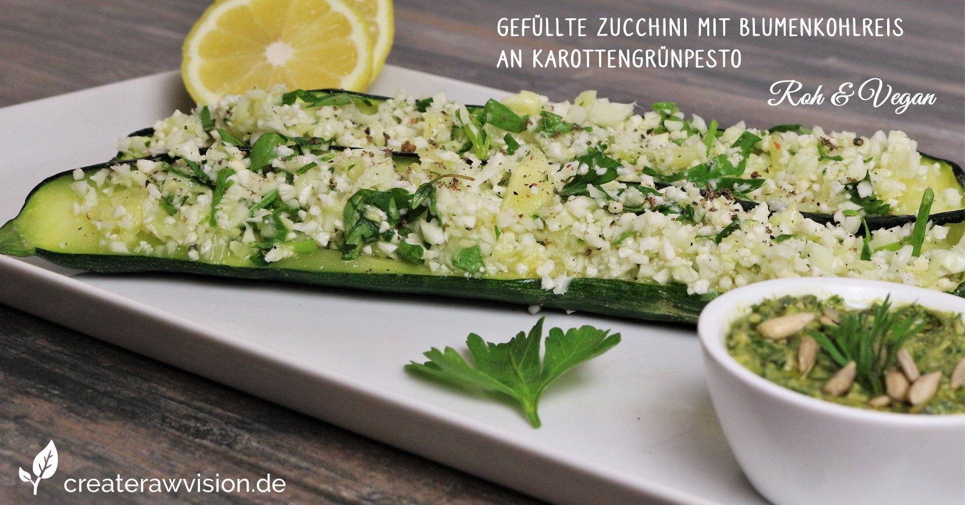 Gefüllte Zucchini mit Blumenkohlreis an Karottengrünpesto Roh & Vegan