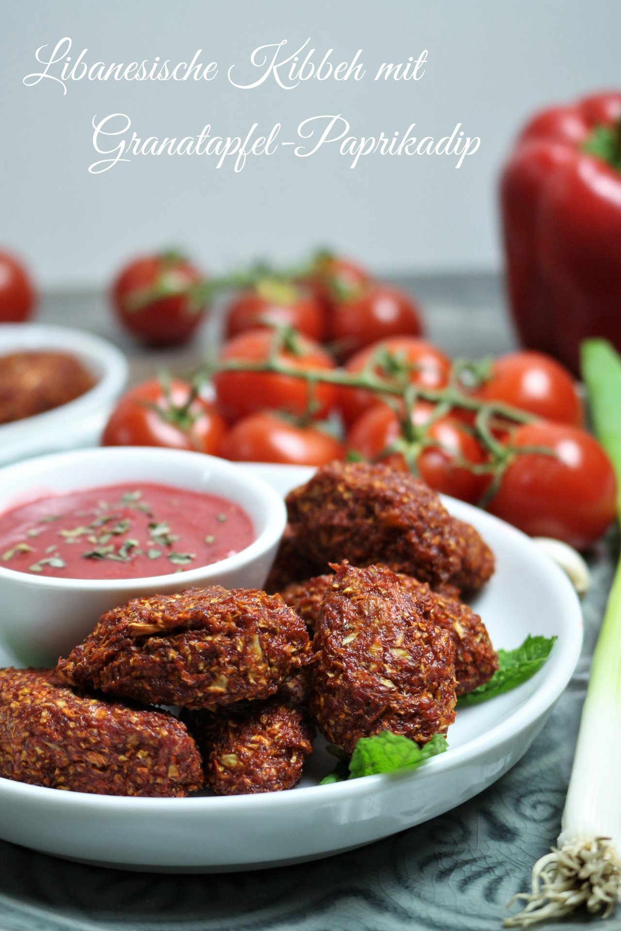 Libanesische Kibbeh mit GranatapfelPaprikadip Roh & Vegan