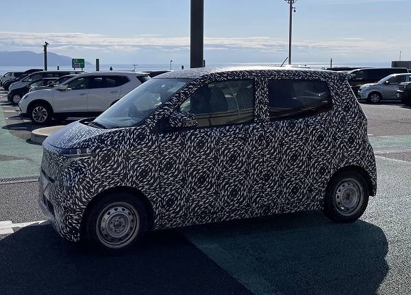 遂に来た！日産の新世代ピュアEV軽・新型サクラ(SAKURA)の走行シーンを動画にて初スパイショット！更にV