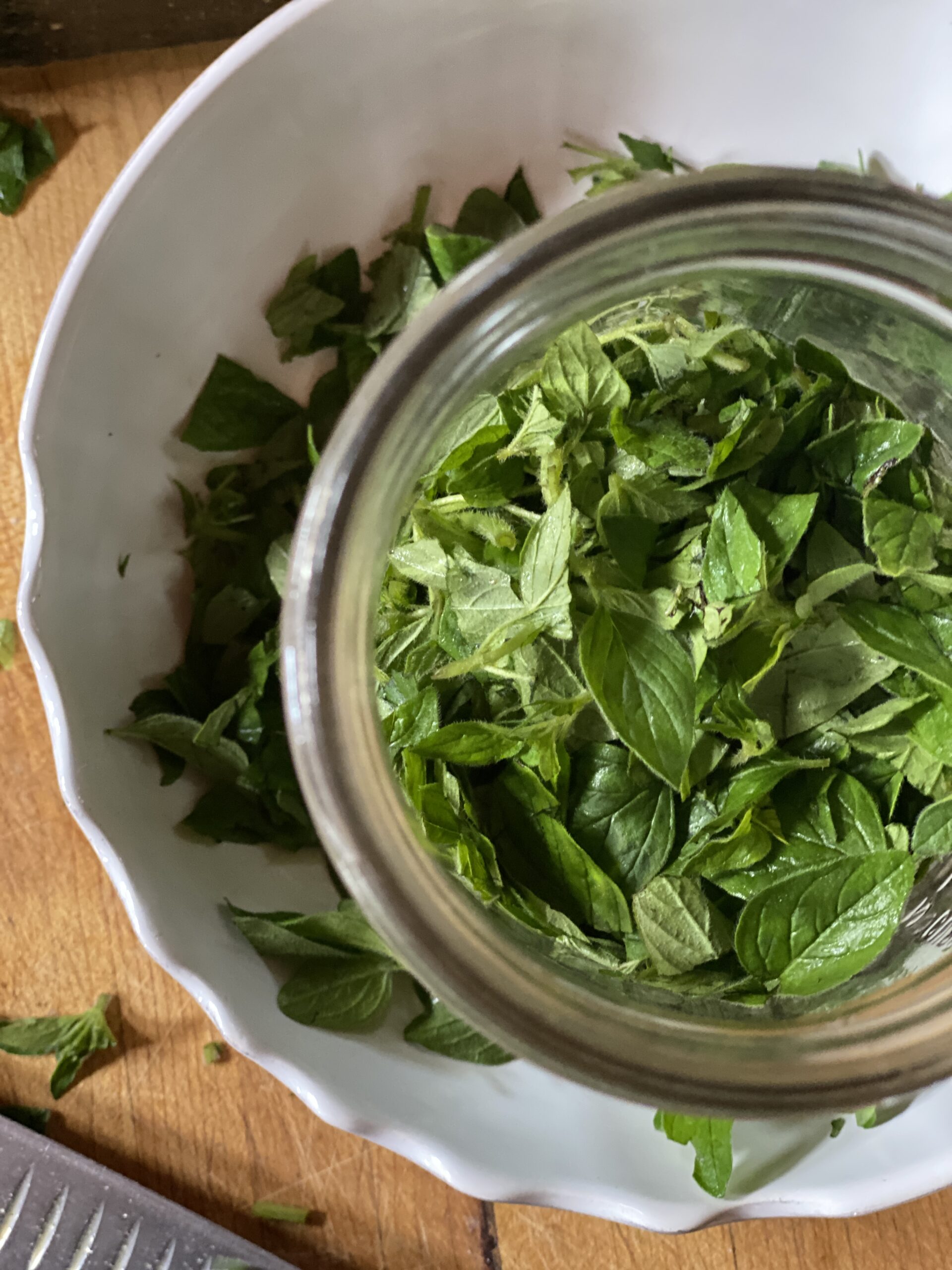 How to make an oregano tincture with fresh herbs CREATIVE CAIN CABIN