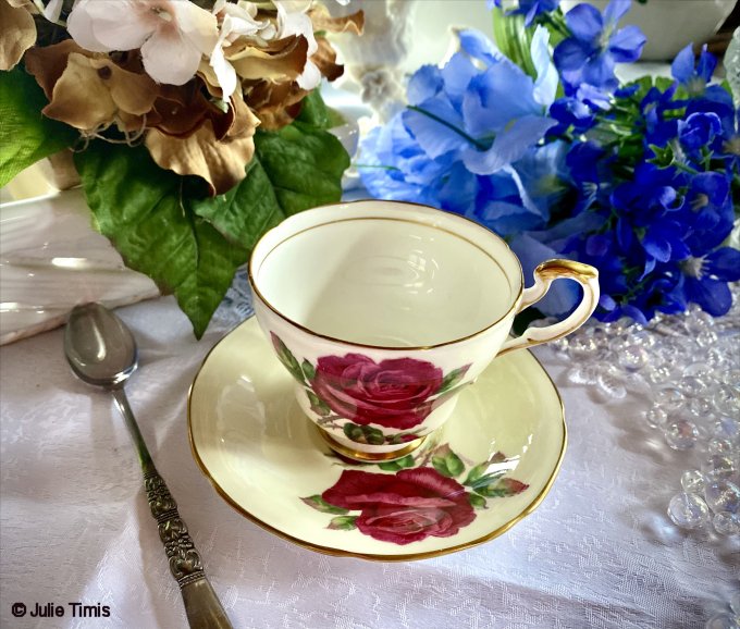 Charming Vintage Tea Cups Creative Design