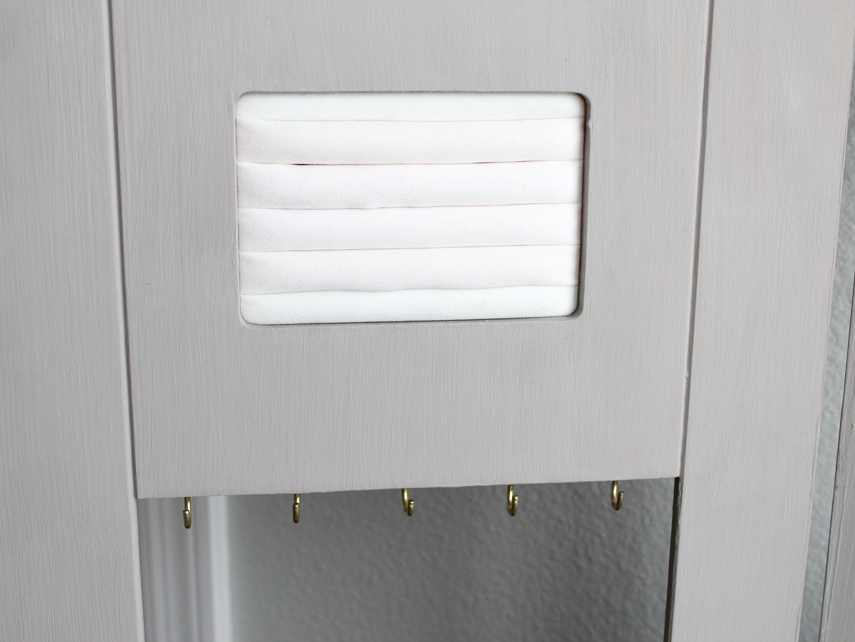 Folding Room Divider Jewelry Display