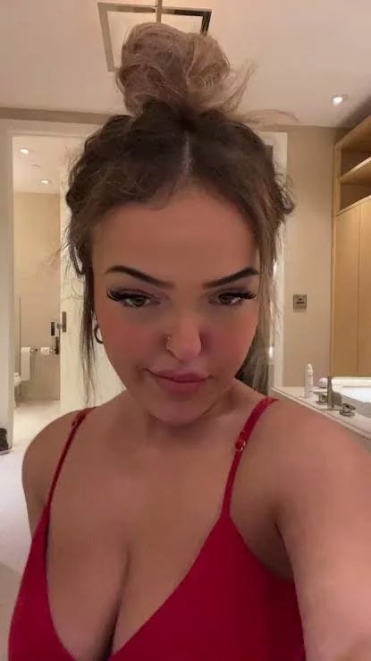 Erika Calabrese OnlyFans | @airikacal Review (Leaks, Nudes, Videos