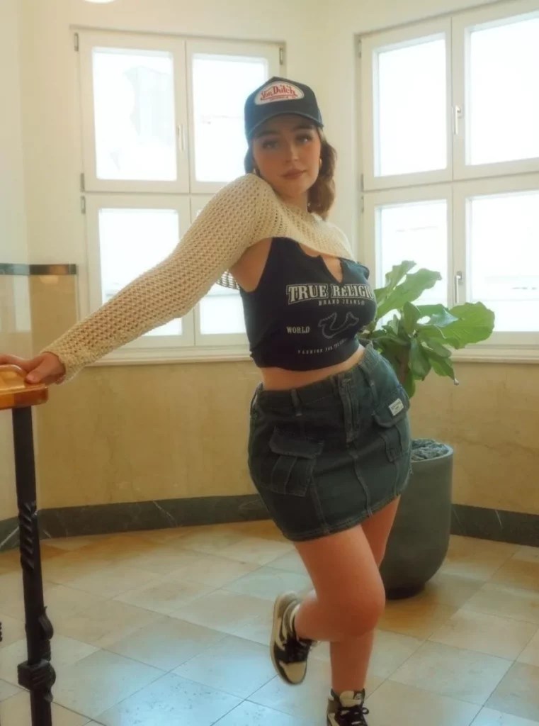 Clara Ellis All Natural Thick OnlyFans Model onlycellis Review