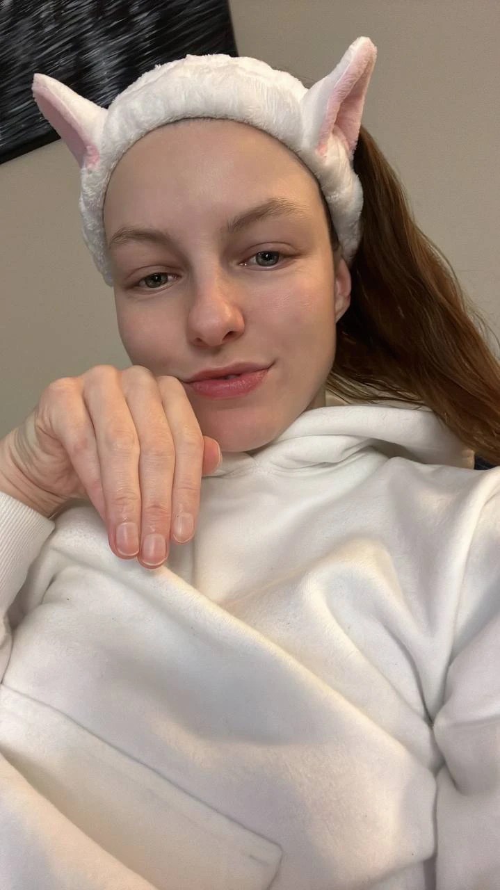 Helena: Slim Brunette OnlyFans | @misshelenalue Review (Leaks, Nudes