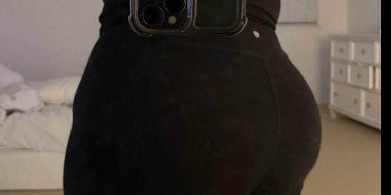 Esmeralda OnlyFans | @esme_duhhh review (Leaks, Videos, Nudes)