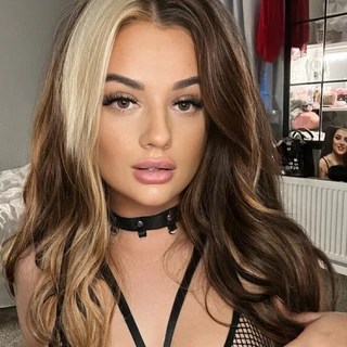 Dee OnlyFans | @deehickman review (Leaks, Videos, Nudes)