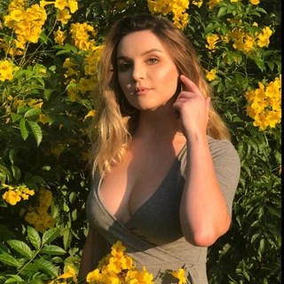 Elena OnlyFans | @elenaselevator review (Leaks, Videos, Nudes)