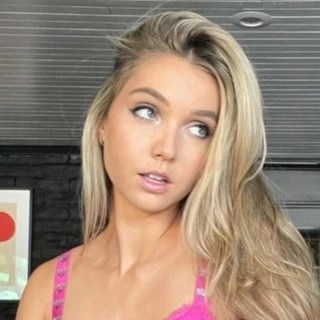 ELLIE OnlyFans | @elmichelsen21 review (Leaks, Videos, Nudes)