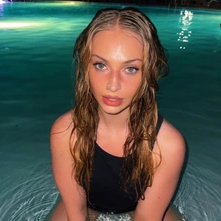 Ashlynn OnlyFans | @foxyashlynn review (Leaks, Videos, Nudes)