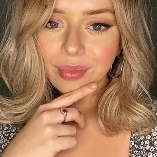 gabriella b OnlyFans | @gabriellaxoxo review (Leaks, Videos, Nudes)