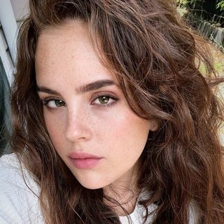 Red OnlyFans | @redgirlonfire review (Leaks, Videos, Nudes)