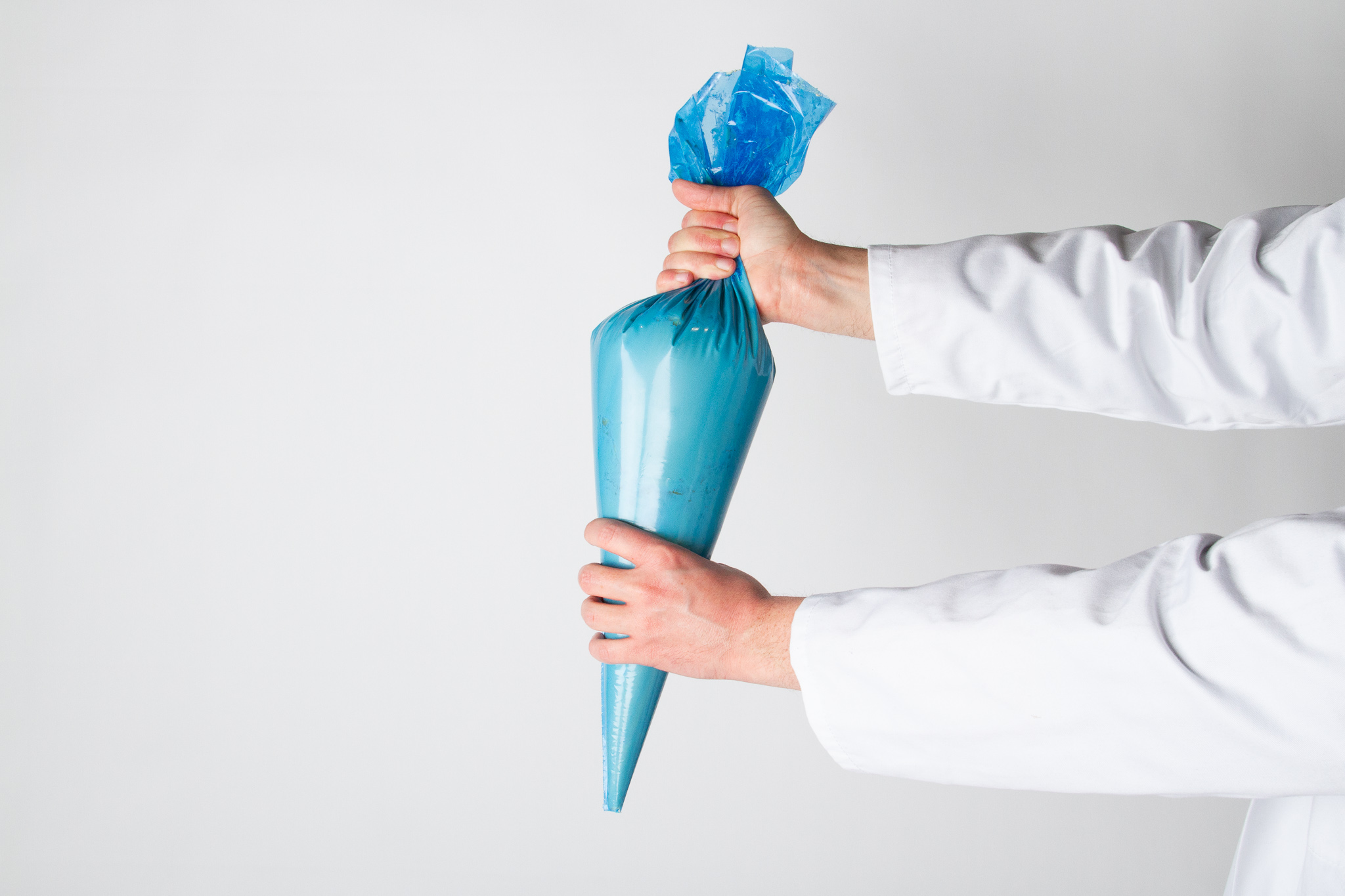 Piping Bag Disposable 610mm (24 inch) Roll of 100 (Blue Tint