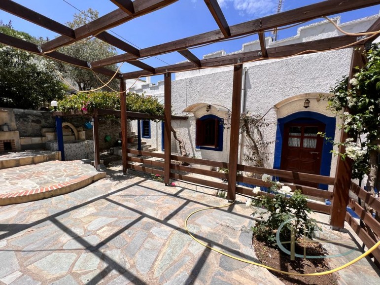 Cozy country house in a quiet village For Sale in Pompia Crete