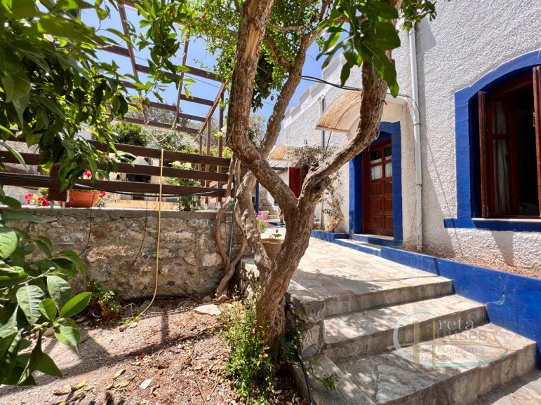 Cozy country house in a quiet village For Sale in Pompia Crete