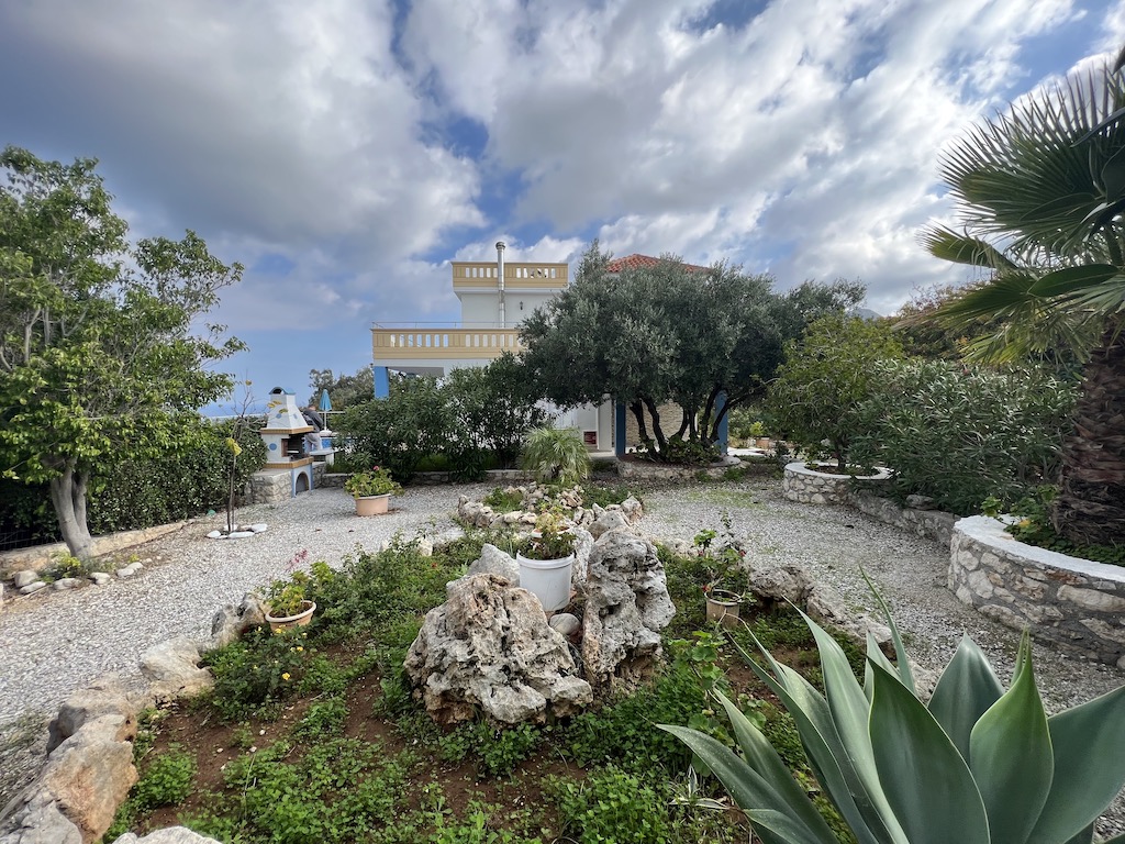 A WONDERFUL VILLA WITH A POOL IN KAMBIA Crete Expert