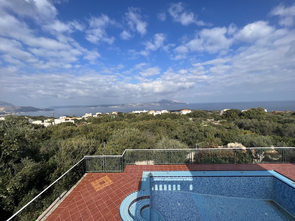 A WONDERFUL VILLA WITH A POOL IN KAMBIA Crete Expert