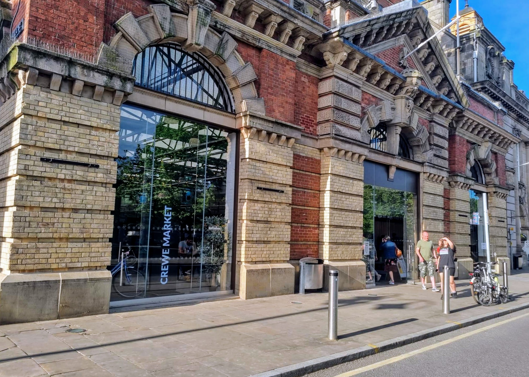 Crewe born professional footballer to visit town centre shop this week