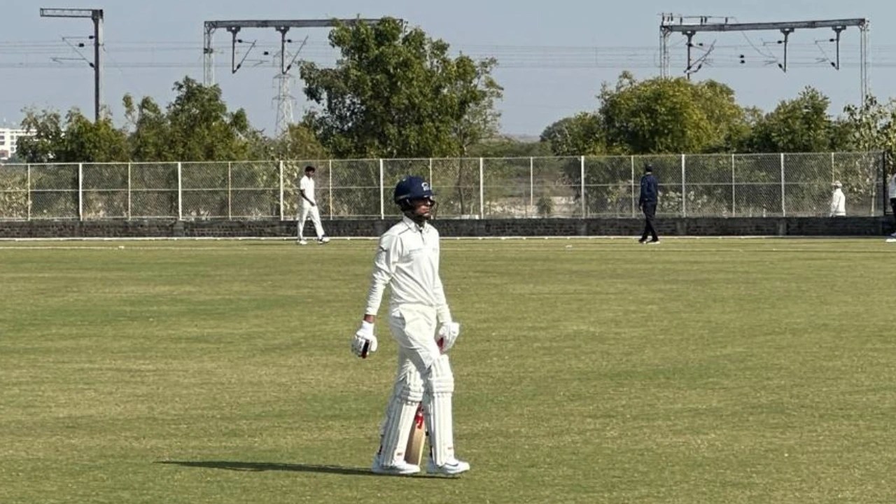 Shubman Gill humiliated twice by same spinner, suffers Ranji Trophy nightmare with 0 & 14 vs Saurashtra Shubman Gill humiliated twice by same spinner, suffers Ranji Trophy nightmare with 0 & 14 vs Saurashtra