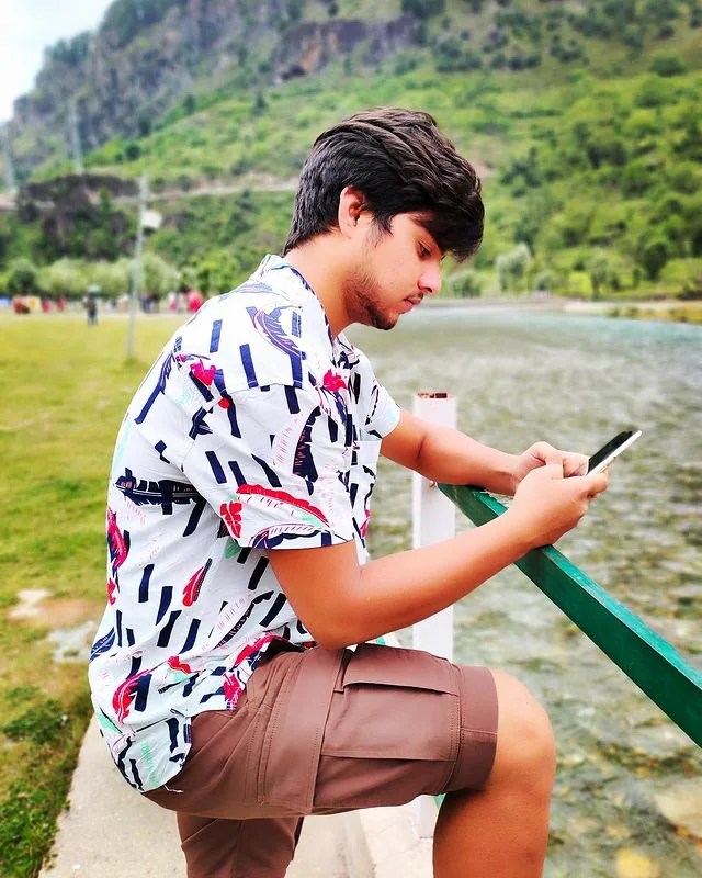 Rasikh Dar cricketer  using phone