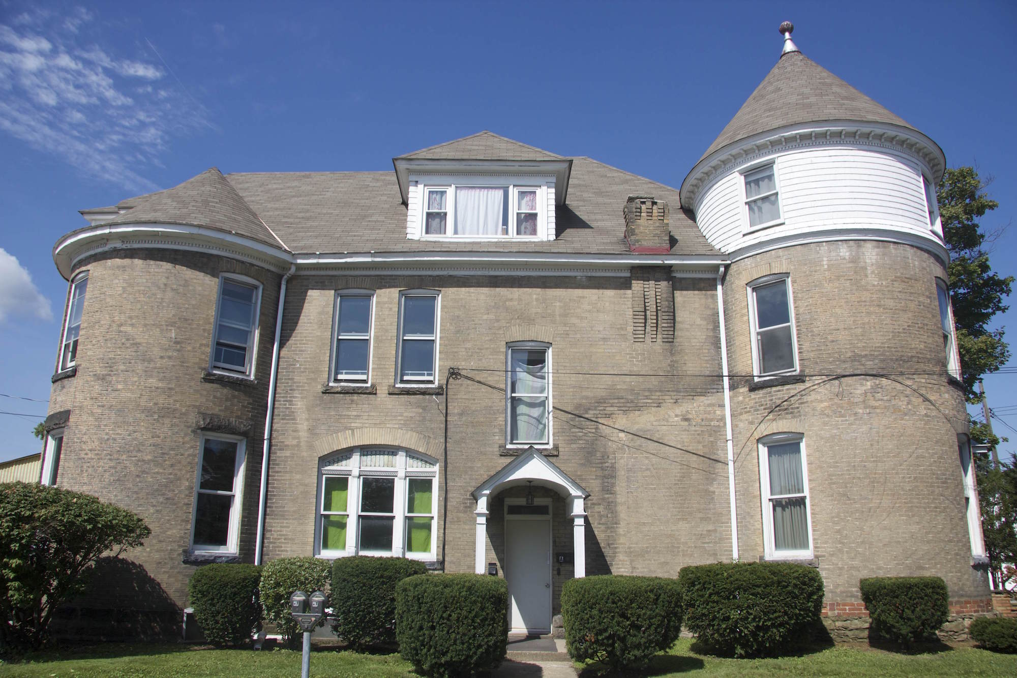 The Castle 5 Bed Apt 1 Crimson Hawk Rentals IUP Student Housing