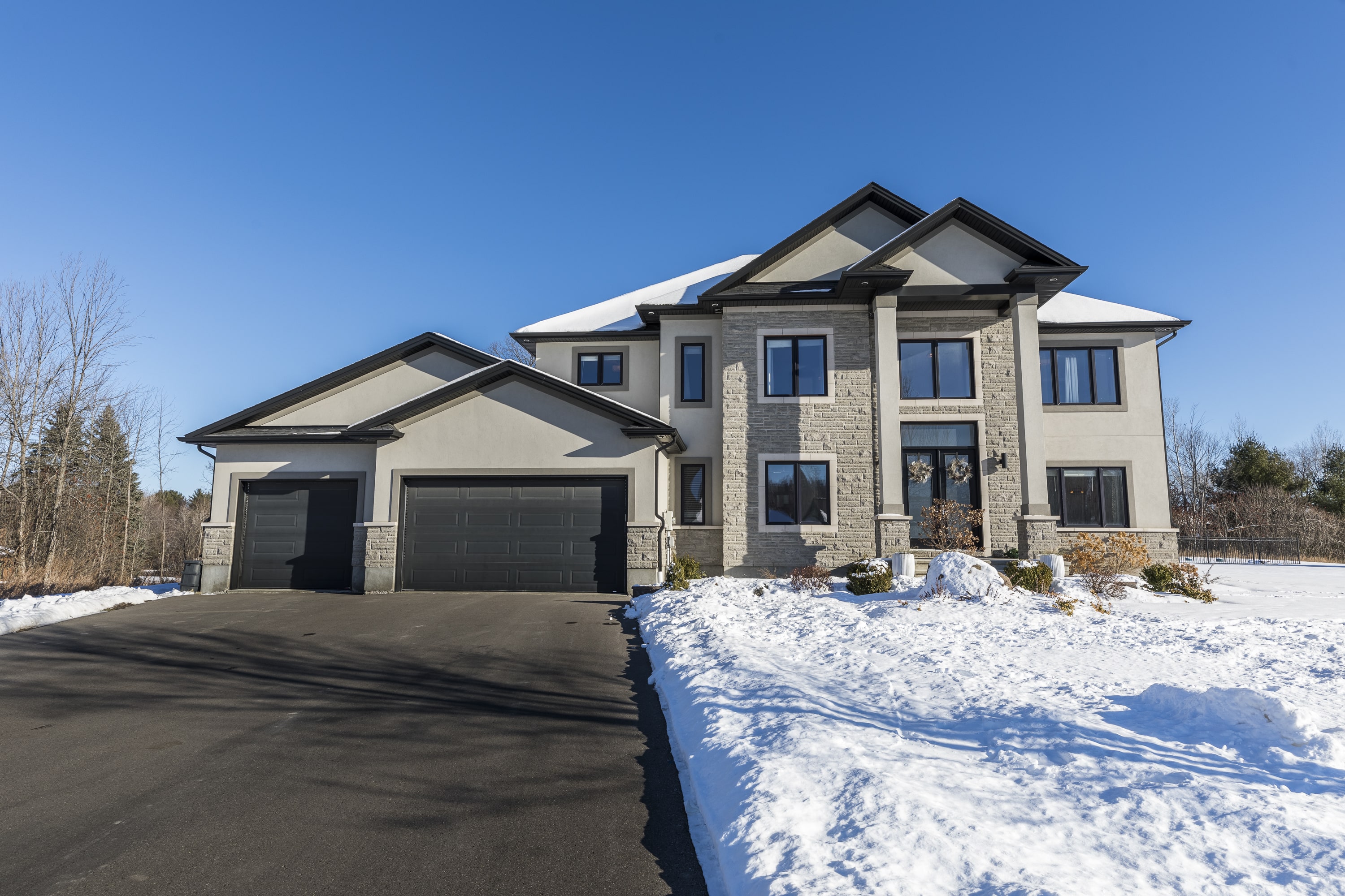CUSTOM BUILT 3500 SQ FT LUXURY HOME IN CUMBERLAND ESTATES WITH A HEATED