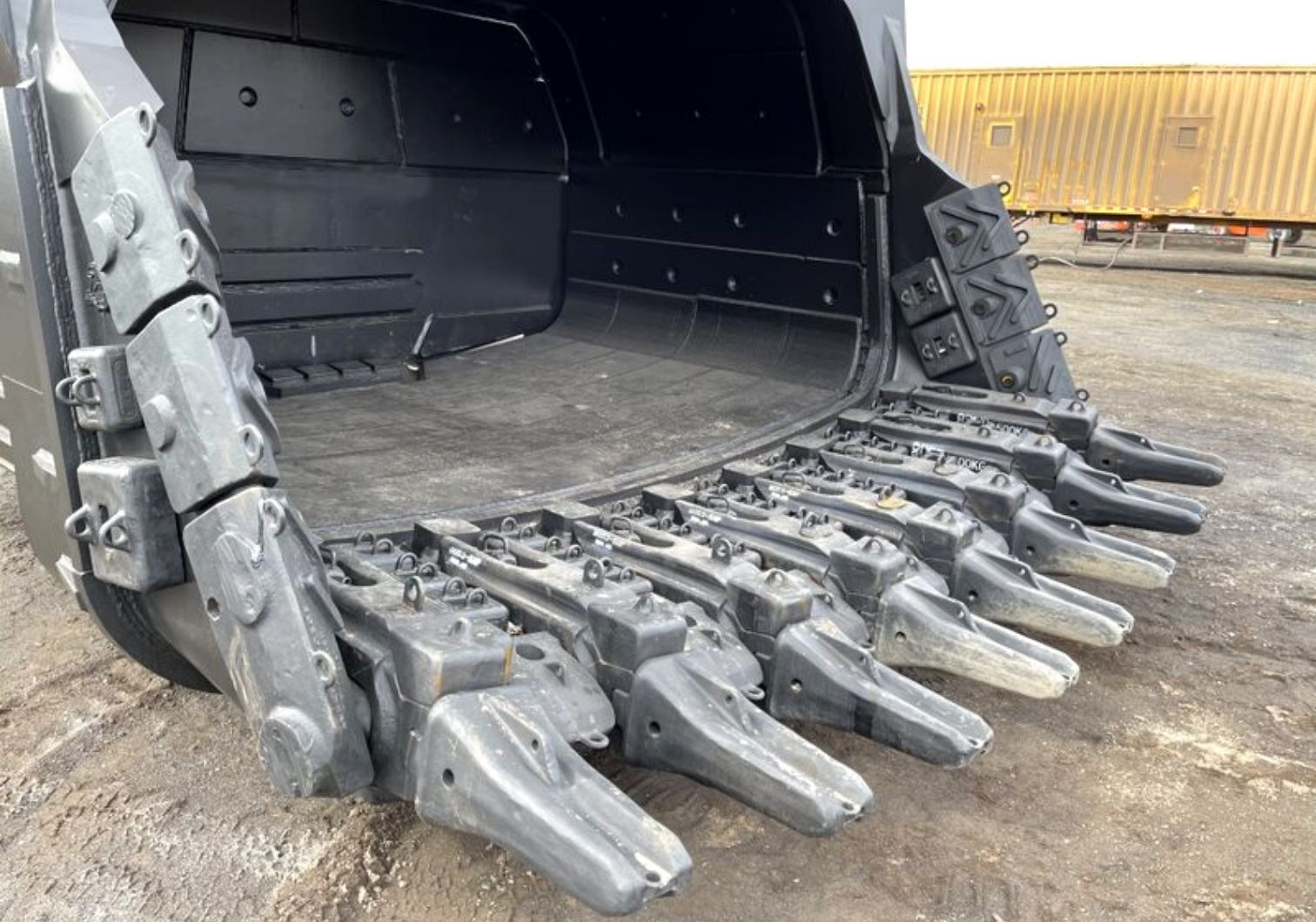 Mining Lip Systems for Surface Mining CR Mining