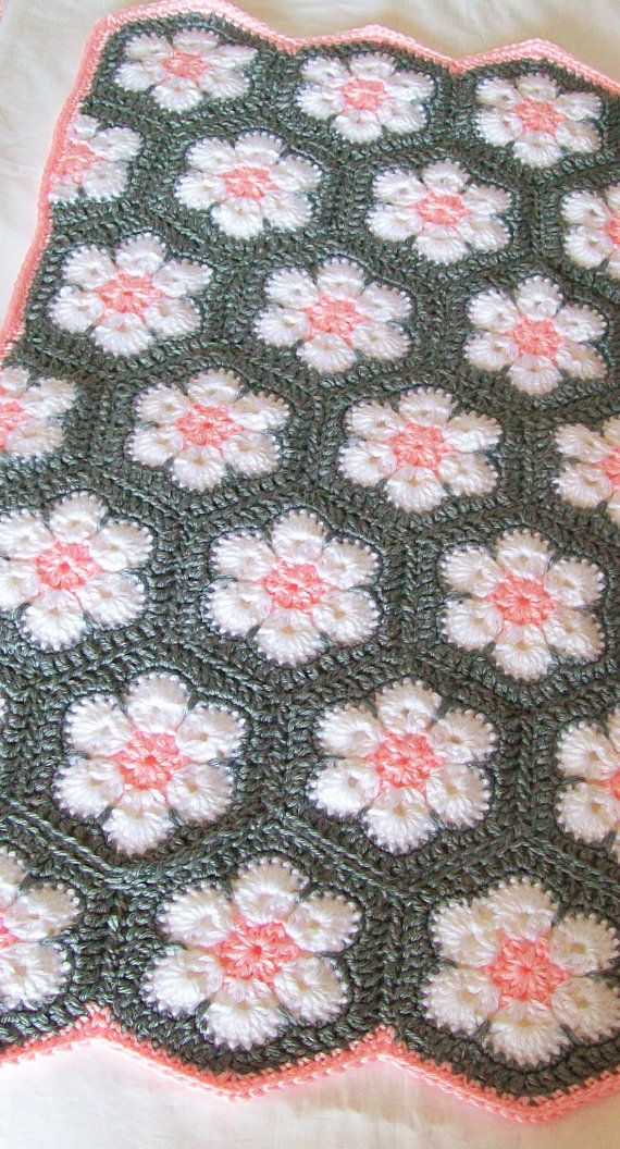 DIY Crochet 6 Petal Puff Stitch Flower Blanket