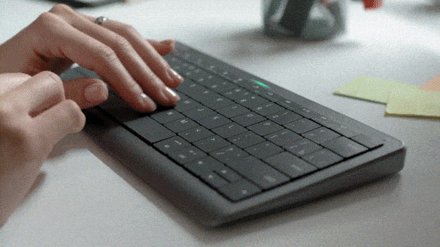 マウス要らずのキーボード-『Prestigio Click&Touch2』