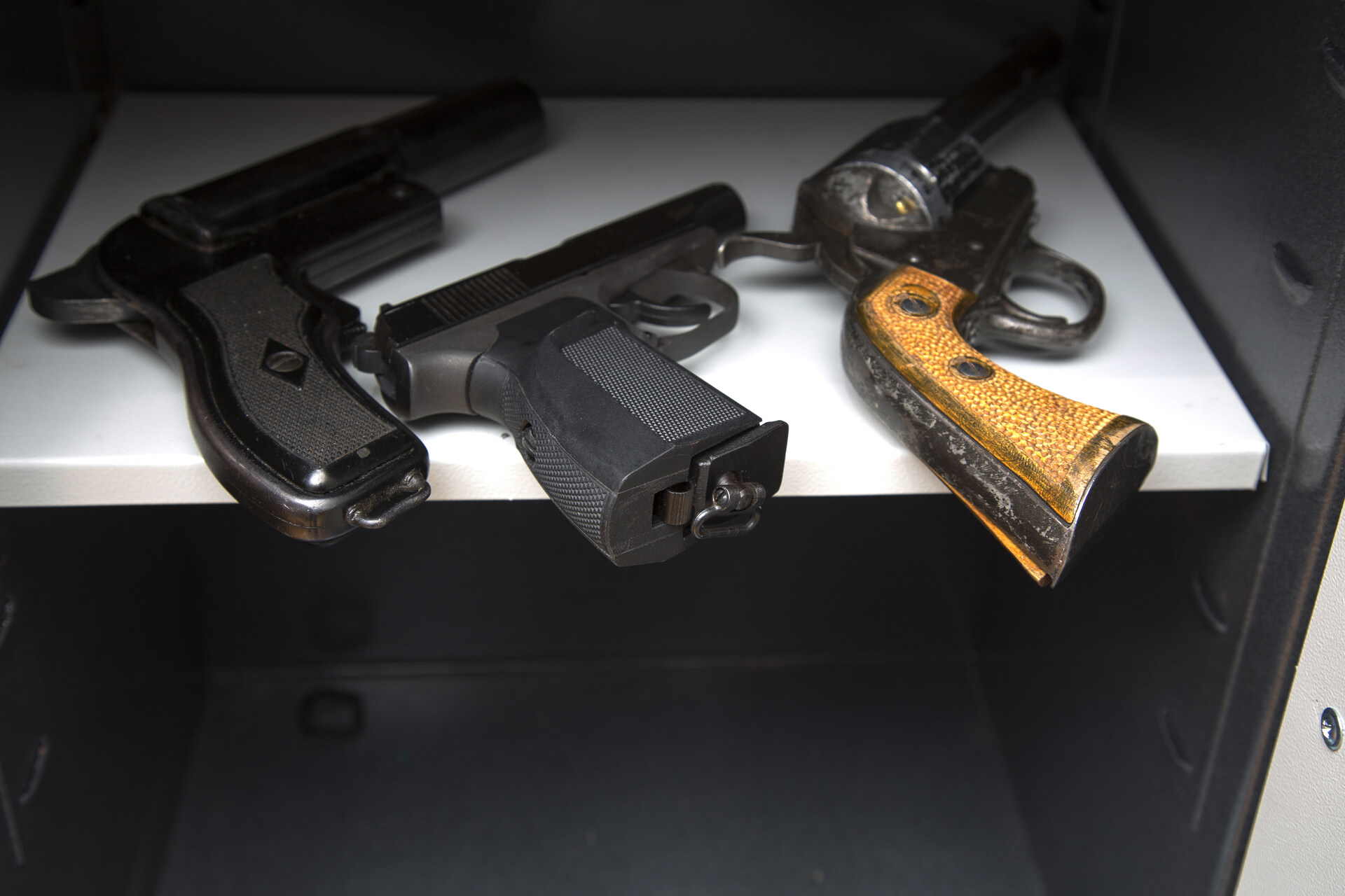 Learn How to Move a Gun Safe the Right Way Cross Country Movers