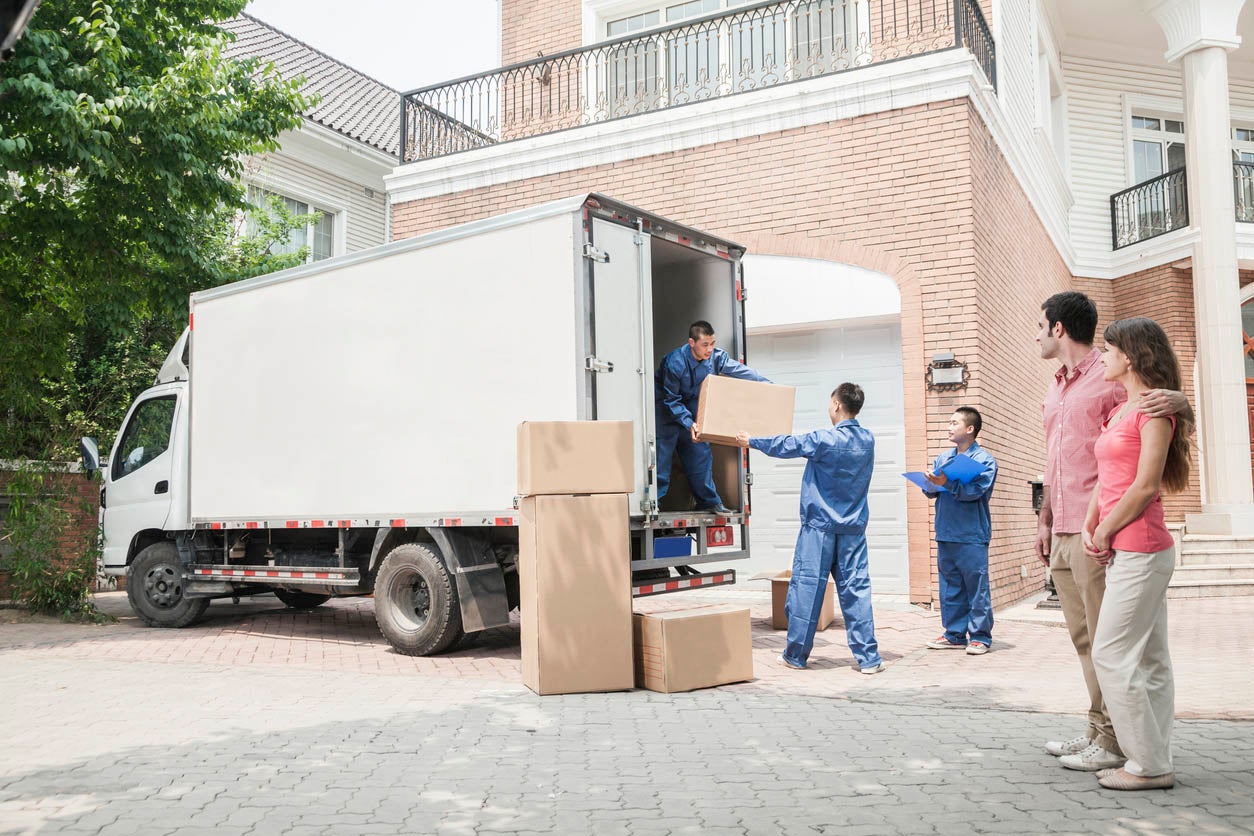 8 Reasons to Hire the Pros for Your Next CrossCountry Move Cross