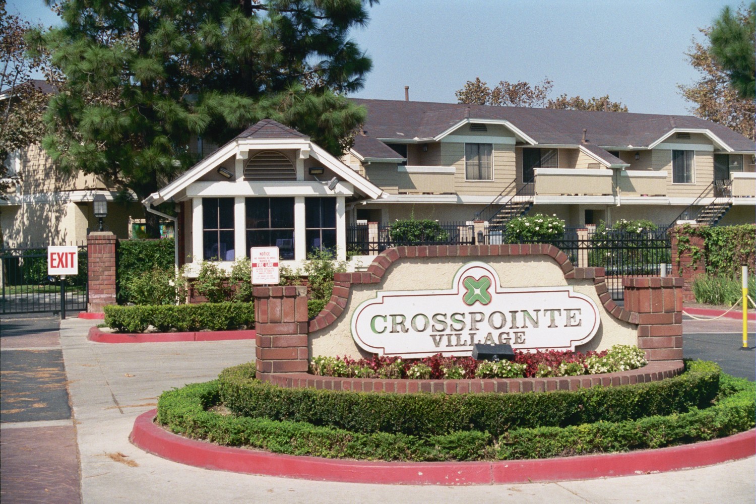About Crosspointe Village HOA