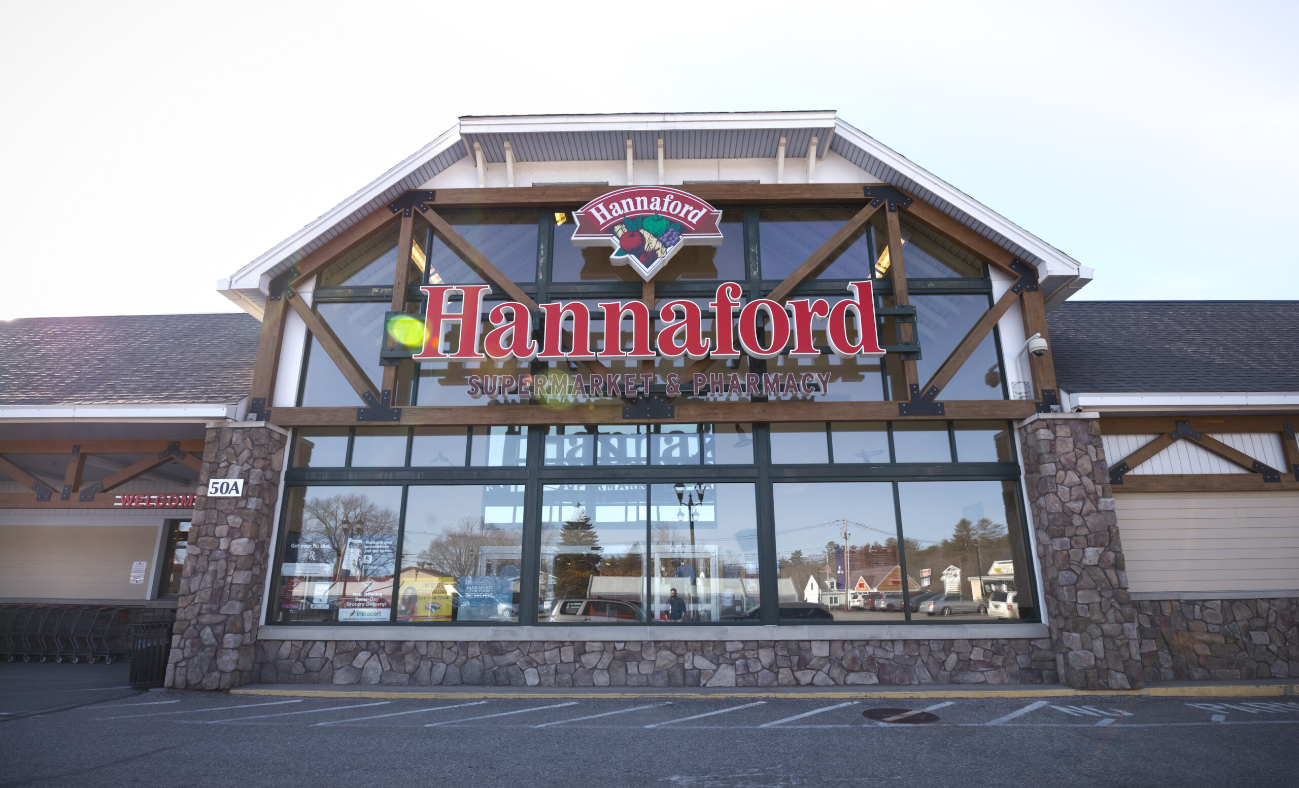 MEREDITH BAY SHOPS 38 NH ROUTE 25, MEREDITH, NH Crosspoint Associates