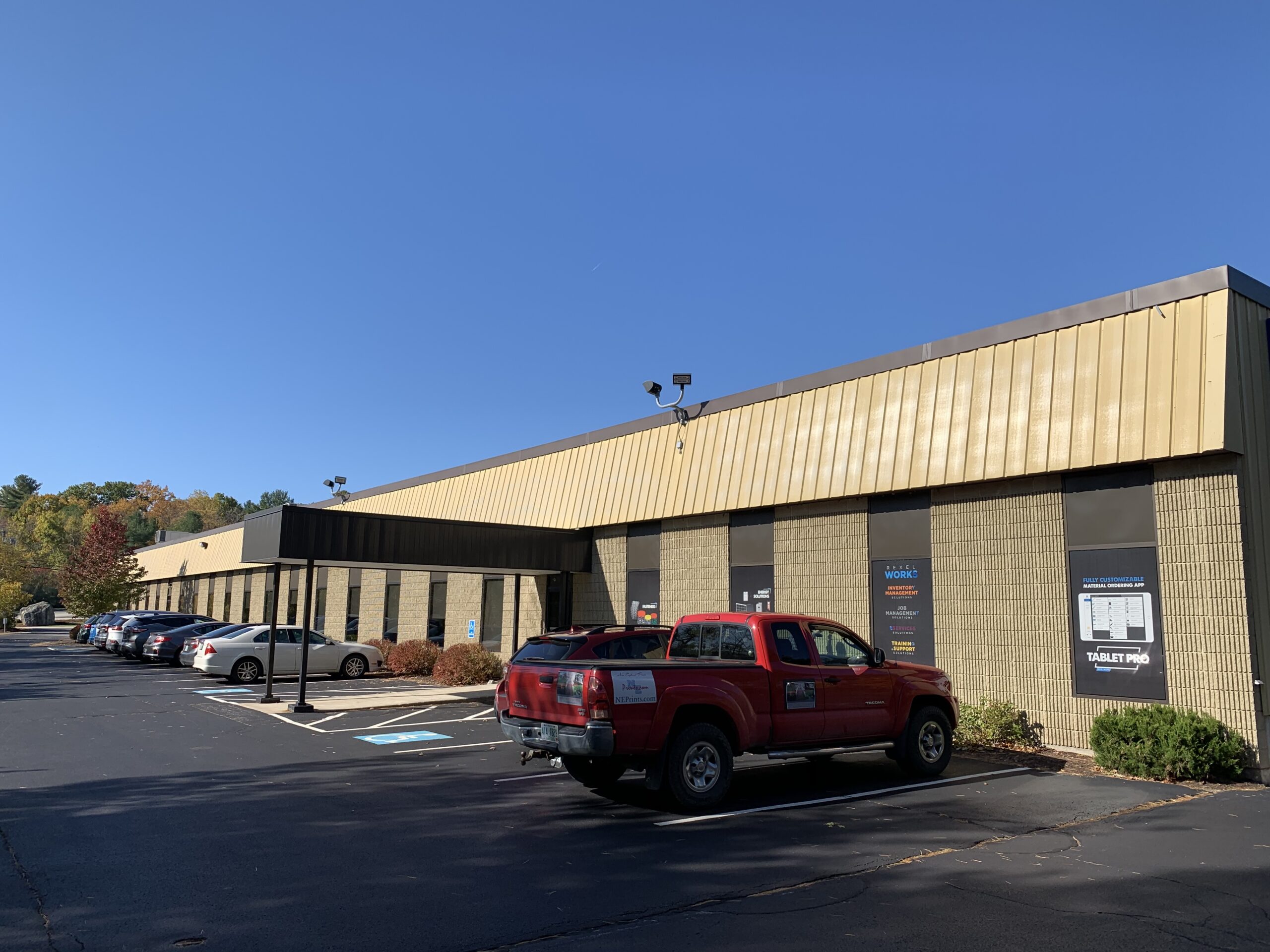 12 MANOR PARKWAY, SALEM, NH Crosspoint Associates