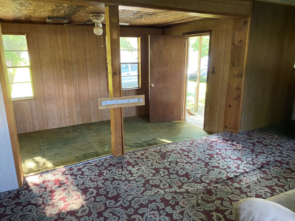 Home & 0.95+ Acres • Outbuilding• Chancery Court Auction