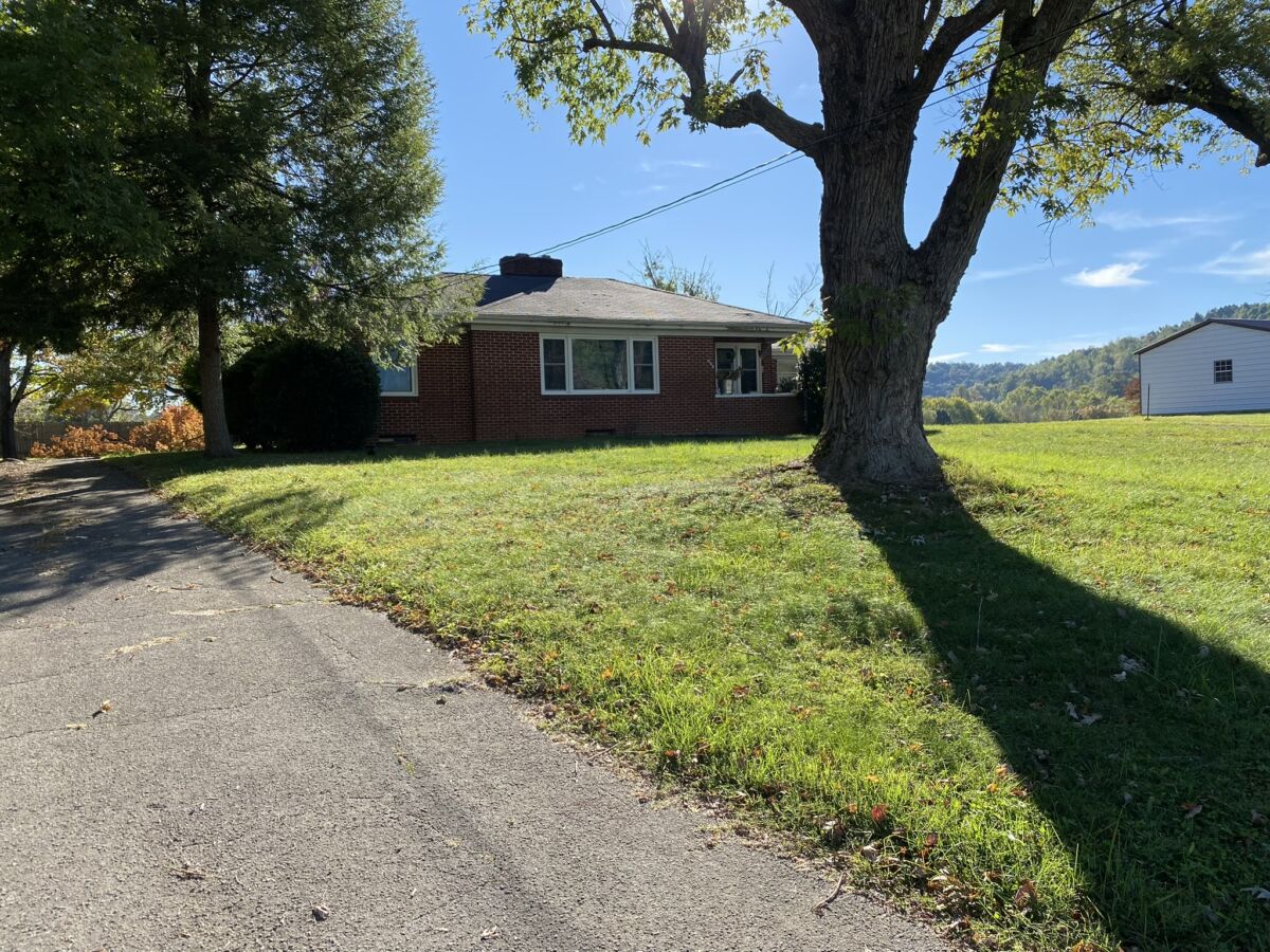 Brick Home & Lot • Basement • Chancery Court Auction Live & Online