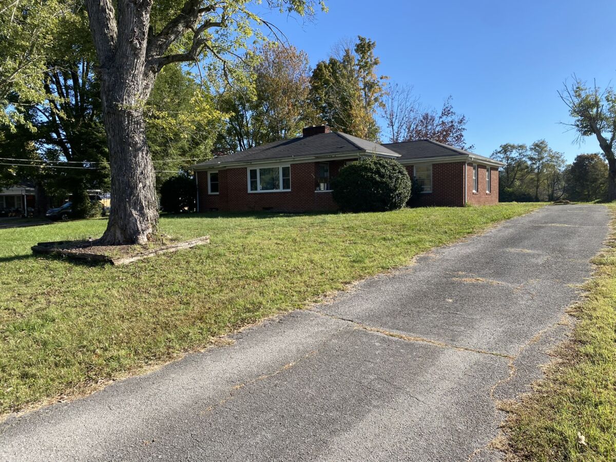 Brick Home & Lot • Basement • Chancery Court Auction Live & Online