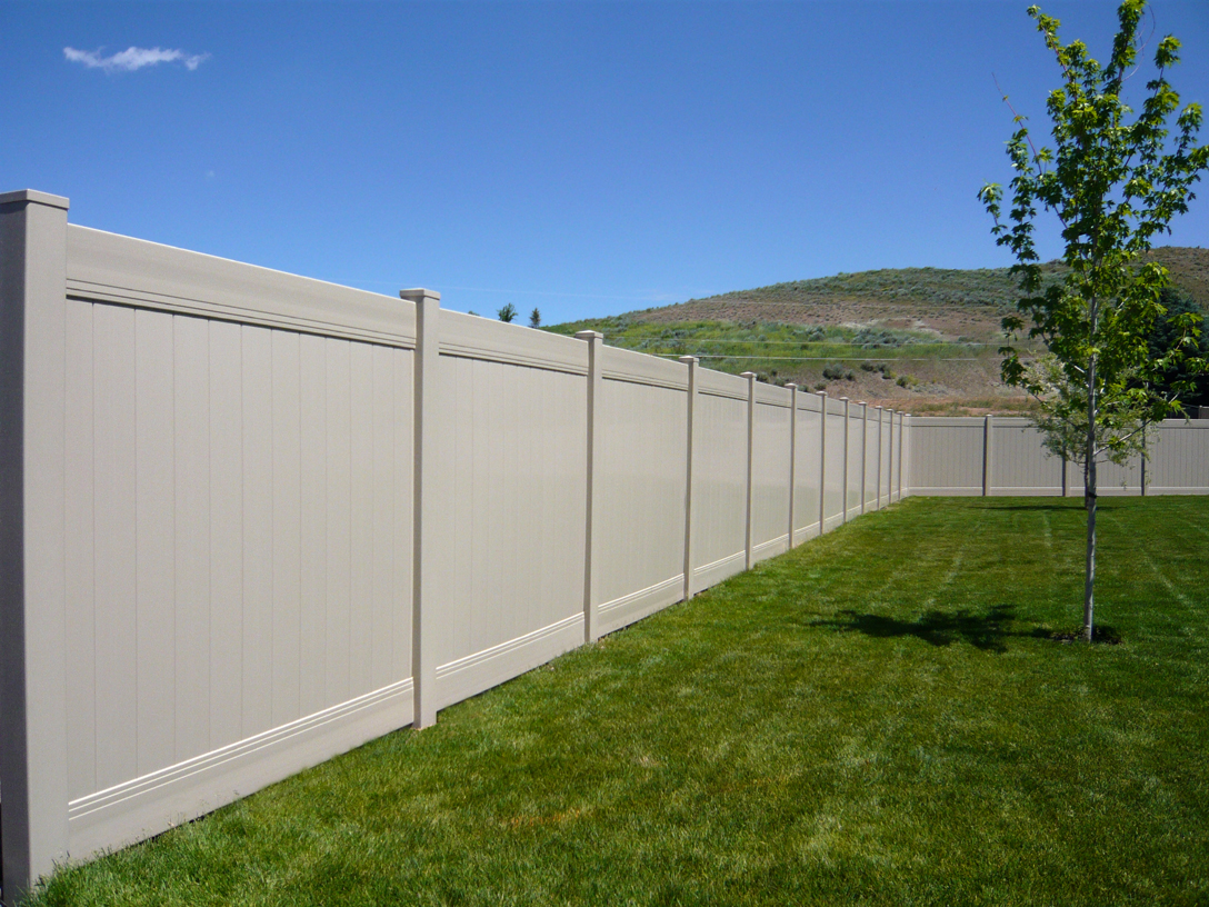 Vinyl fence in Davis County, Salt Lake County and er County Vinyl