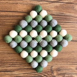 少し大きめなGReeeeN④色のポットマット 鍋敷き 羊毛フェルト 配膳用品・キッチンファブリック tic tic