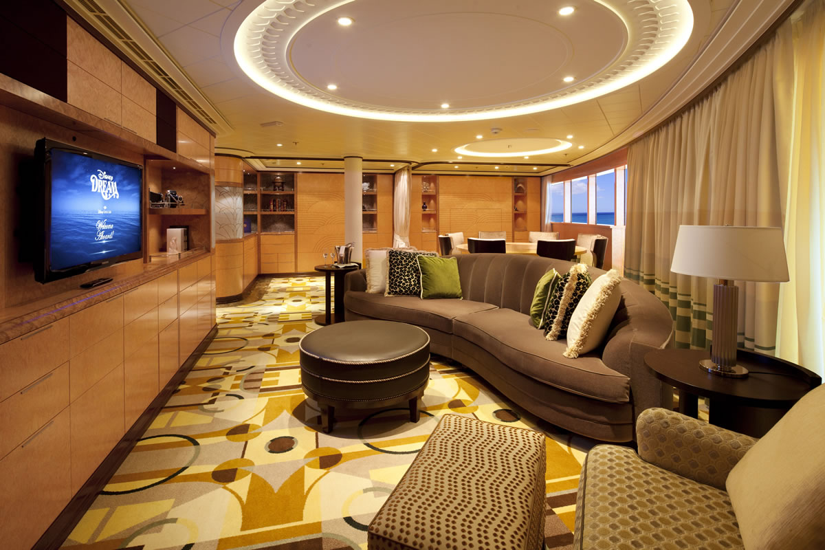 7 best suites on bigship cruises CohaiTungChi Tech