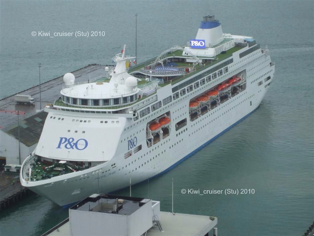 Photos of the Pacific Pearl arriving in Auckland Cruise