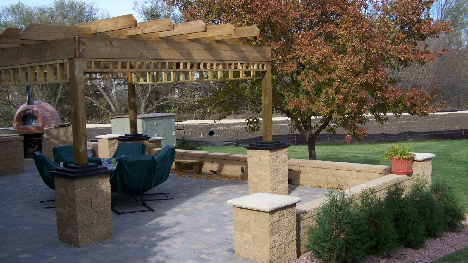 Pergolas Custom Retaining Walls
