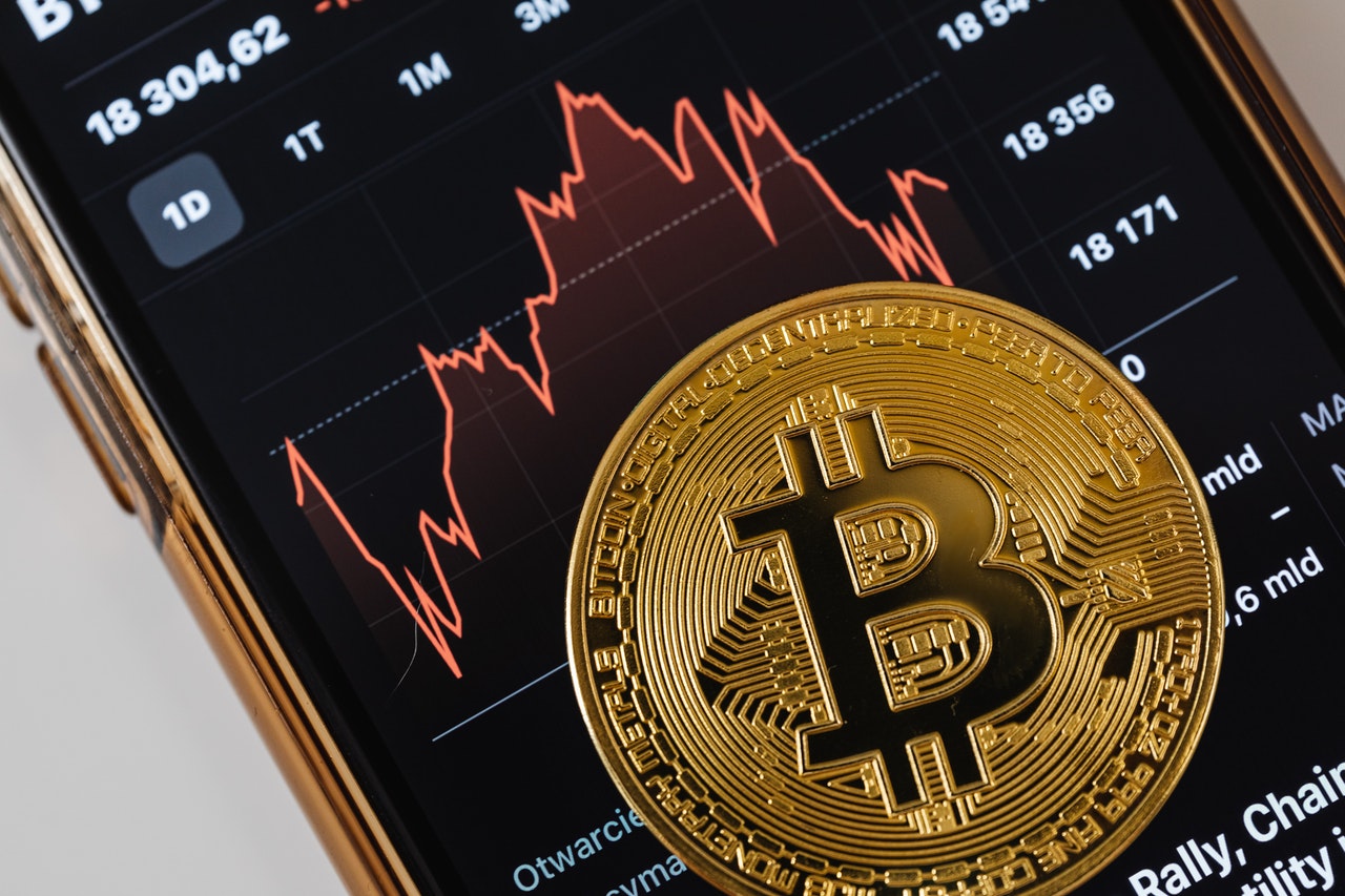 Entre Tesla et Bitcoin, l’aventure s’arrête et le cours du BTC plonge